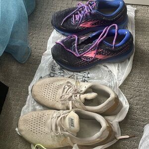 Shoe bundle Nike and Brooks